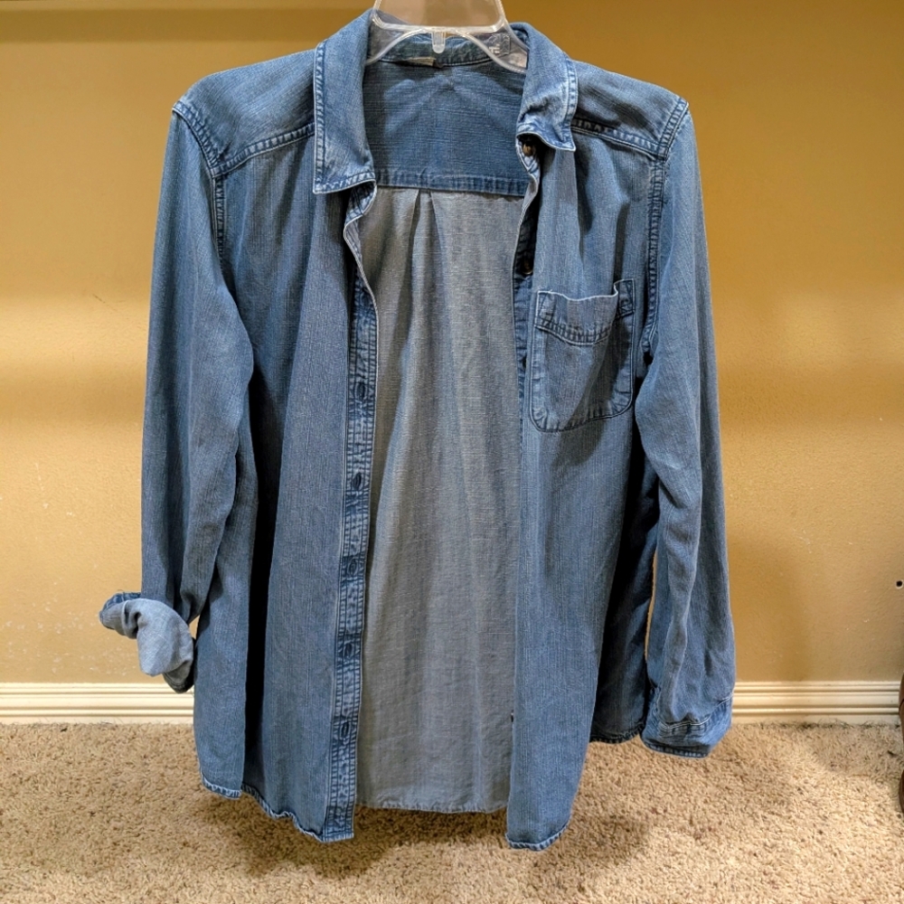 Eddie Bauer women’s shirt denim blue chambray pocket long sleeve Large